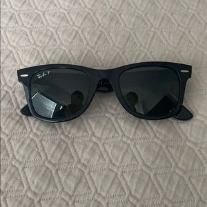 Ray Ban Polarized Wayfarer Sunglasses w Case